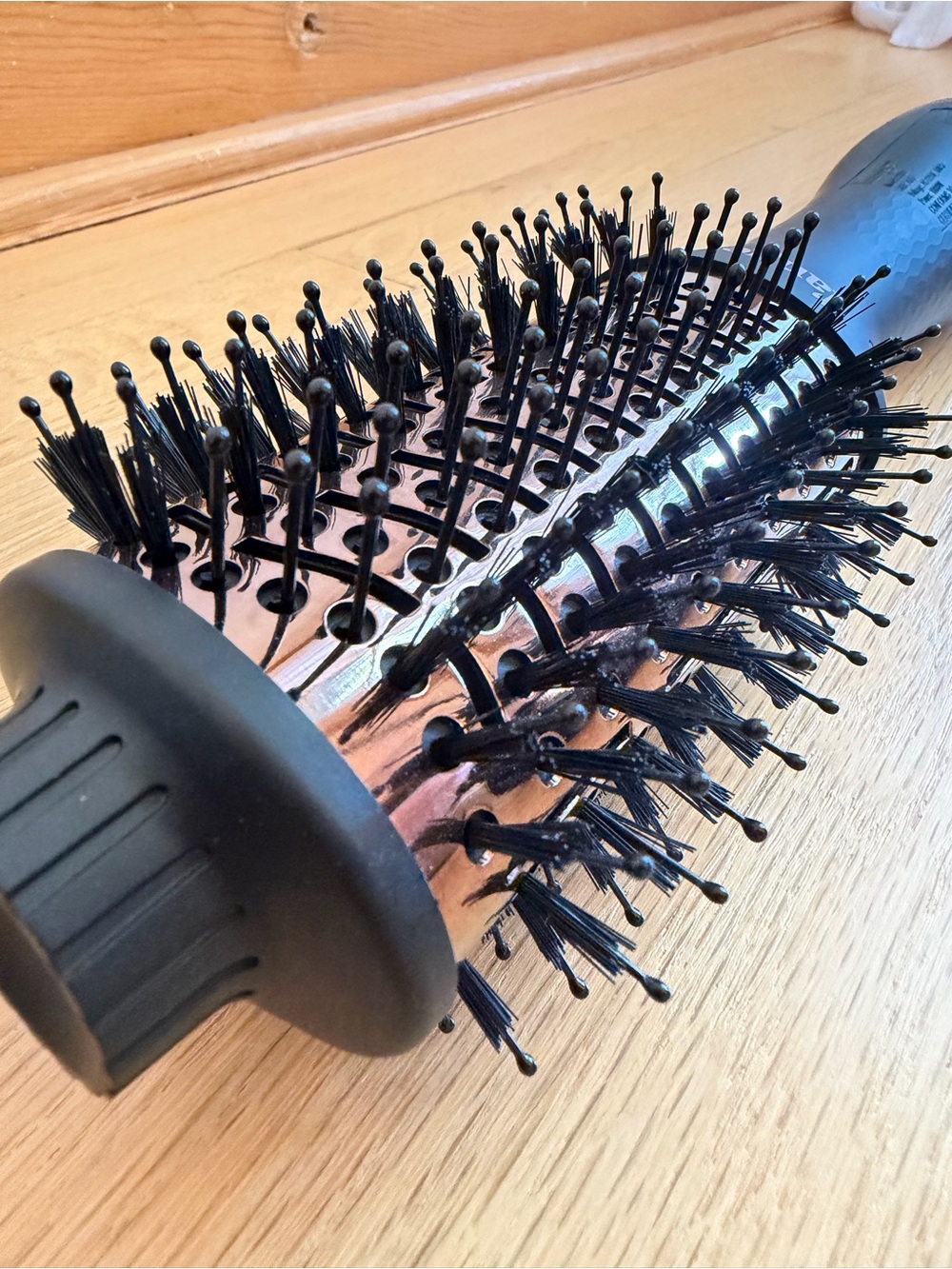 L'ange - Le Volume 2 in 1 Titanium Brush Dryer 60mm, Black - Picture 11 of 12
